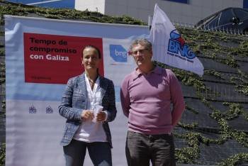 Teresa Táboas y Xaquín Pérez en el parque empresarial de As Pedreiras