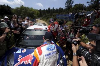 Loeb festeja su victoria en el rally de Cerdeña.? (Foto: str)