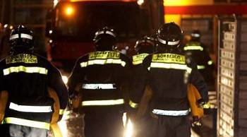 Los bomberos tuvieron que excarcelar a un conductor en Bergondo. (Foto: EFE)