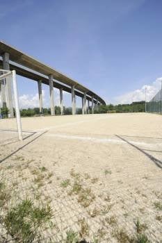 El campo de O Xestal se dotará de hierba artificial. (Foto: MARTIÑO PINAL)