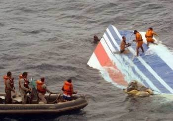 Fragmento del avión de Air France accidentado en Junio de 2009. (Foto: EFE)