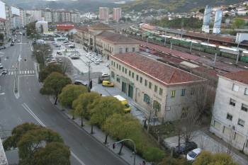 Vista de la estación ferroviaria de Ourense y las instalaciones de su entorno, en el barrio de A Ponte. (Foto: JOSÉ PAZ)