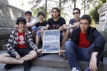 Juan Pirola, De la Torre, Bouzo, Cuquejo, Barreiro y Sedano, impulsores de la protesta en sus institutos. (Foto: XESÚS FARIÑAS)