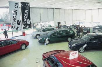 La venta de vehículos sigue cayendo. (Foto: EFE)