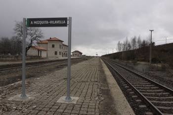 La actual vía de tren, a su paso por Vilavella. (Foto: XESÚS FARIÑAS)