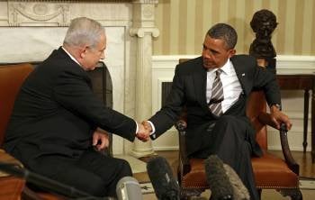 Benjamin Netanyahu y Barack Obama, dándose la mano. (Foto: MARTIN H. SIMON)
