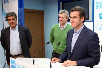 Puy Fraga y Rueda atienden la valoración de Feijóo sobre el resultado de las elecciones. (Foto: VICENTE PERNÍA)