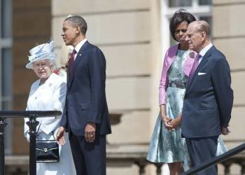 La reina Isabel, Obama, Michelle y Felipe de Edimburgo, en el palacio de Buckingham. (Foto: MIGUEL ANGEL)