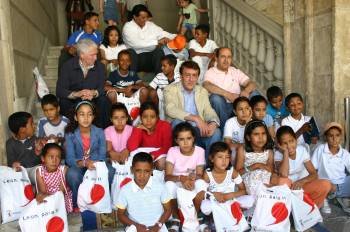 Visita de niños saharauis a la Diputación de León. (Foto: ARCHIVO)