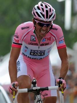 El madrileño Alberto Contador, durante la cronoescalada del Giro en la que afianzó todavía más su liderato. (Foto: C. Ferraro)
