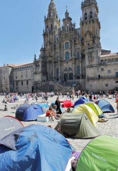 'Indignados' en la Praza do Obradoiro de Santiago de Compostela. Foto: EFE
