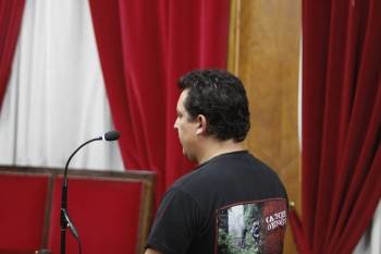 En la imagen, el acusado, Roberto Romay Vázquez, en la Audiencia de Ourense. (Foto: XESÚS FARIÑAS)