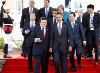 Los líderes que integran el G8 vuelven al trabajo tras el almuerzo. (Foto: MIKHAIL KLIMENTYEV)