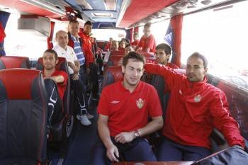 La expedición del Ourense, en el autobús que les llevó a Villalba, cuartel general ante el Villaviciosa. (Foto: xesús fariñas)