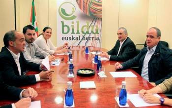 Primera reunión dentro de la ronda de contactos iniciada por la coalición Bildu en Guipúzcoa. Foto: EFE