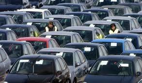 La venta de vehículos sigue cayendo. (Foto: EFE)