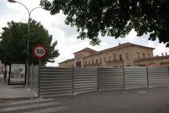 Recinto de la estación de Ourense, en la que se acometen obras para la llegada de la alta velocidad. (Foto: JOSÉ PAZ)