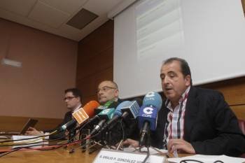 Fernando González, Francisco Rodríguez y Emilio González, durante la rueda de prensa. (Foto: MIGUEL ÁNGEL)