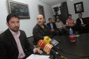 Aníbal Pereira, en la presentación con  Fernando Sánchez, Modesto, Óscar Domínguez, Ramón Dacosta y Juan Masid. (Foto: miguel ángel)
