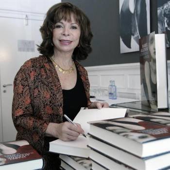 Isabel Allende, la escritora latinoamericana con mayor repercusión internacional, visita por primera vez la Feria del Libro de Madrid para presentar su nueva novela, 'El cuaderno de Maya'. Foto: EFE