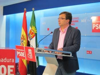 El alcalde extremeño, Fernández Vara, vio como IU daba la alcaldía de su pueblo natal al PP  (Foto: )