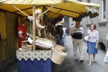 La Feira Medieval volverá a transformar el centro en un mercado antiguo. (Foto: MIGUEL ÁNGEL)
