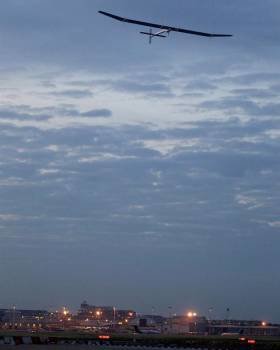 El avión 'Solar Impulse', movido exclusivamente por energía solar. Foto: EFE