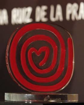 Vista del trofeo, diseñado por Ágatha Ruiz de la Prada, que distinguirá al próximo vencedor de la Vuelta Ciclista a España. Foto: EFE