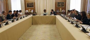 Vista general de la reunión del Consejo del Real Patronato sobre Discapacidad que presidió hoy la Reina Sofía en el Palacio de la Zarzuela. EFE