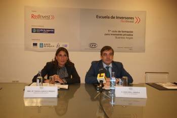 La directora de BIC Galicia, Cancelo, y el portavoz de Redinvest, Güell, ayer. Foto: Vicente Alonso