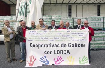  Un camión con 23.000 litros de leche parte de la planta de Agaca, en Outeiro de Rei (Lugo), de leche para el pueblo de Lorca, enviado por la Asociación Galega de Cooperativas Agrarias (Agaca). EFE