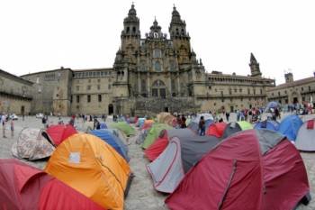 Imagen de los acampados en la Catedral de Santiago (Foto: ARCHIVO EFE)