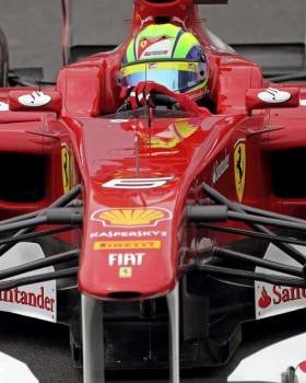 El español de Ferrari Fernando Alonso rueda en la segunda sesión de entrenamientos libres del Gran Premio de Europa. Foto: EFE