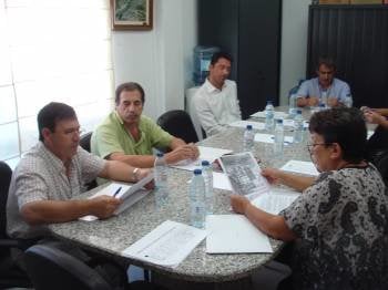 Los miembros del Consello Regulador, durante su reunión de ayer en O Barco. (Foto: J.C.)
