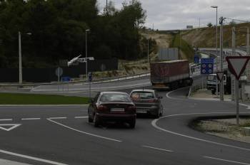 Rotonda de acceso de la carretera N-541 al enlace de la autovía Dozón-Ourense. (Foto: MARTIÑO PINAL)