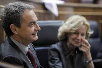 El presidente del Gobierno, José Luis Rodríguez Zapatero, y la vicepresidenta segunda y ministra de Economía, Elena Salgado (Foto: ÁNGEL DÍAZ)