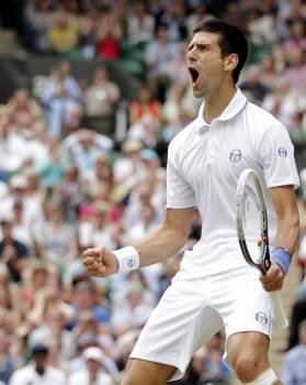 El tenista serbio Novak Djokovic celebra una victoria frente al francés Jo-Wilfried. Foto: Kerim Okten
