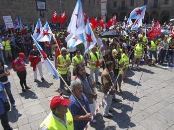 Los manifestantes de la CIG, en la Plaza de la Quintana de Santiago. (Foto: JORGE LEAL)