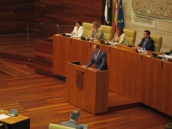 José Antonio Monago durante su intervención en la sesión de investidura. (Foto: )