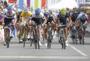 Farrar, camino de la victoria en la tercera etapa del Tour de Francia 2011 (Foto: IAN LANGSDON)