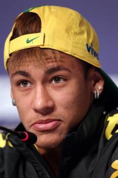 Neymar, ayer durante la rueda de prensa que ofreció en la localidad argentina de Los Cardales.? (Foto: m. sayao)