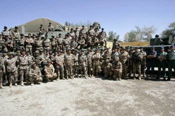 Militares españoles en la base Qala i Naw, durante la visita del jefe del Estado Mayor de la Defensa (Foto: Archivo)