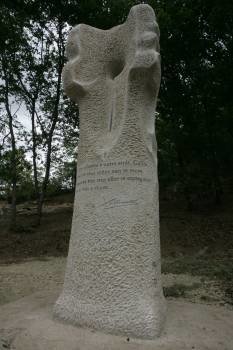 O monumento a Díaz Castro. (Foto: MARCOS ATRIO)