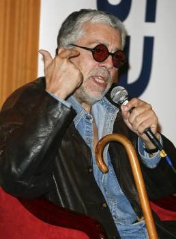 Facundo Cabral durante una conferencia en México en 2010. (Foto: ALBERTO MORANTE)