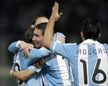 Los argentinos celebran el tercer gol ante Costa Rica.? (Foto: leo la valle)