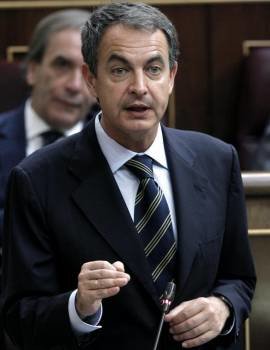 José Luis Rodríguez Zapatero, responde en la sesión de control al Gobierno en el pleno del Congreso. Foto: JuanJo Martin