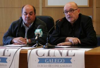 El alcalde de Celanova, Antonio Mouriño, y el organizador del ciclo, Miguel Anxo Fernández, durante la presentación.  (Foto: MARCOS ATRIO)