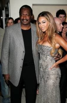 La cantante Beyoncé, junto a su padre (Foto: Archivo)
