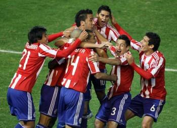 Los jugadores de la selección nacional de Paraguay celebran su pase a la final (Foto: EFE)