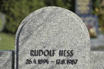 Lápida de la tumba de Rudolph Hess (Foto: EFE)